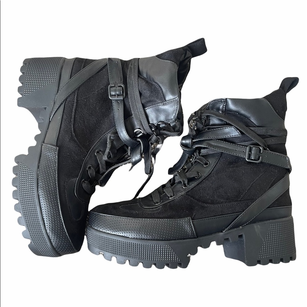 Black desert boots. US 7